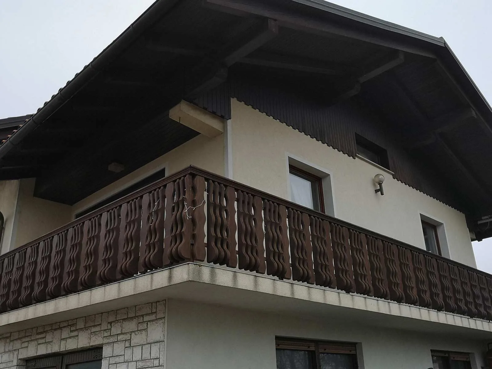 Balkonska ograja rjava