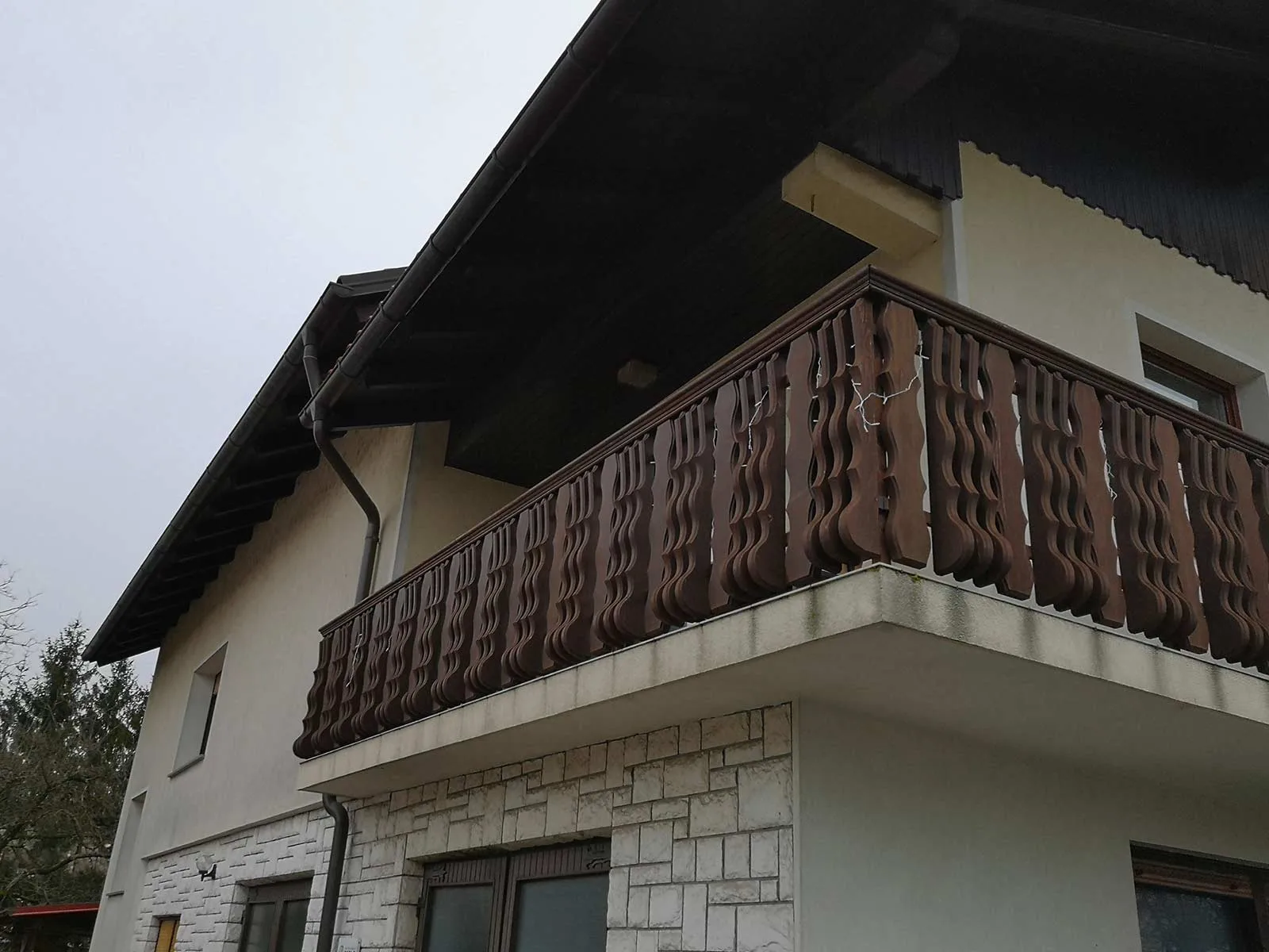Balkonska ograja rjava