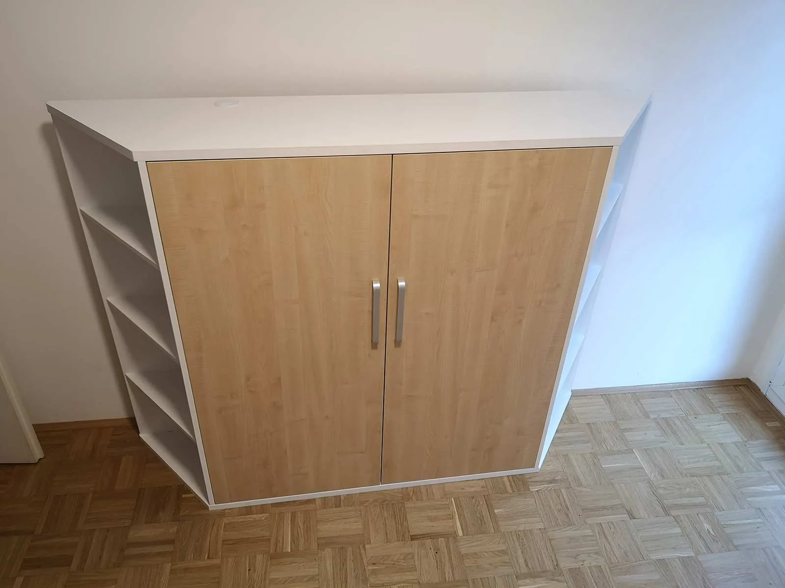 Pograd z pisalno mizo + predalnik