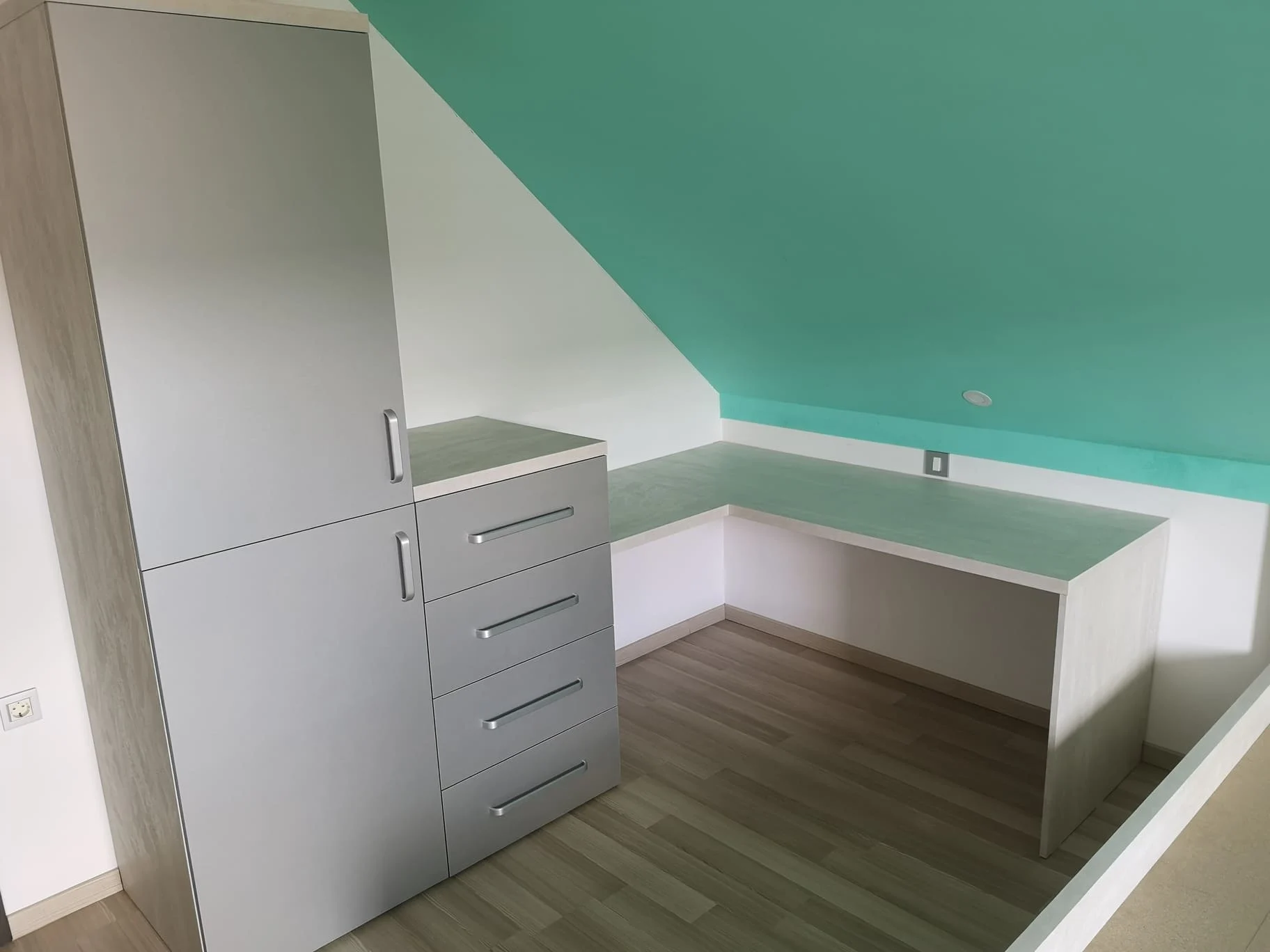 Spalnica s pisalno mizo Ptuj