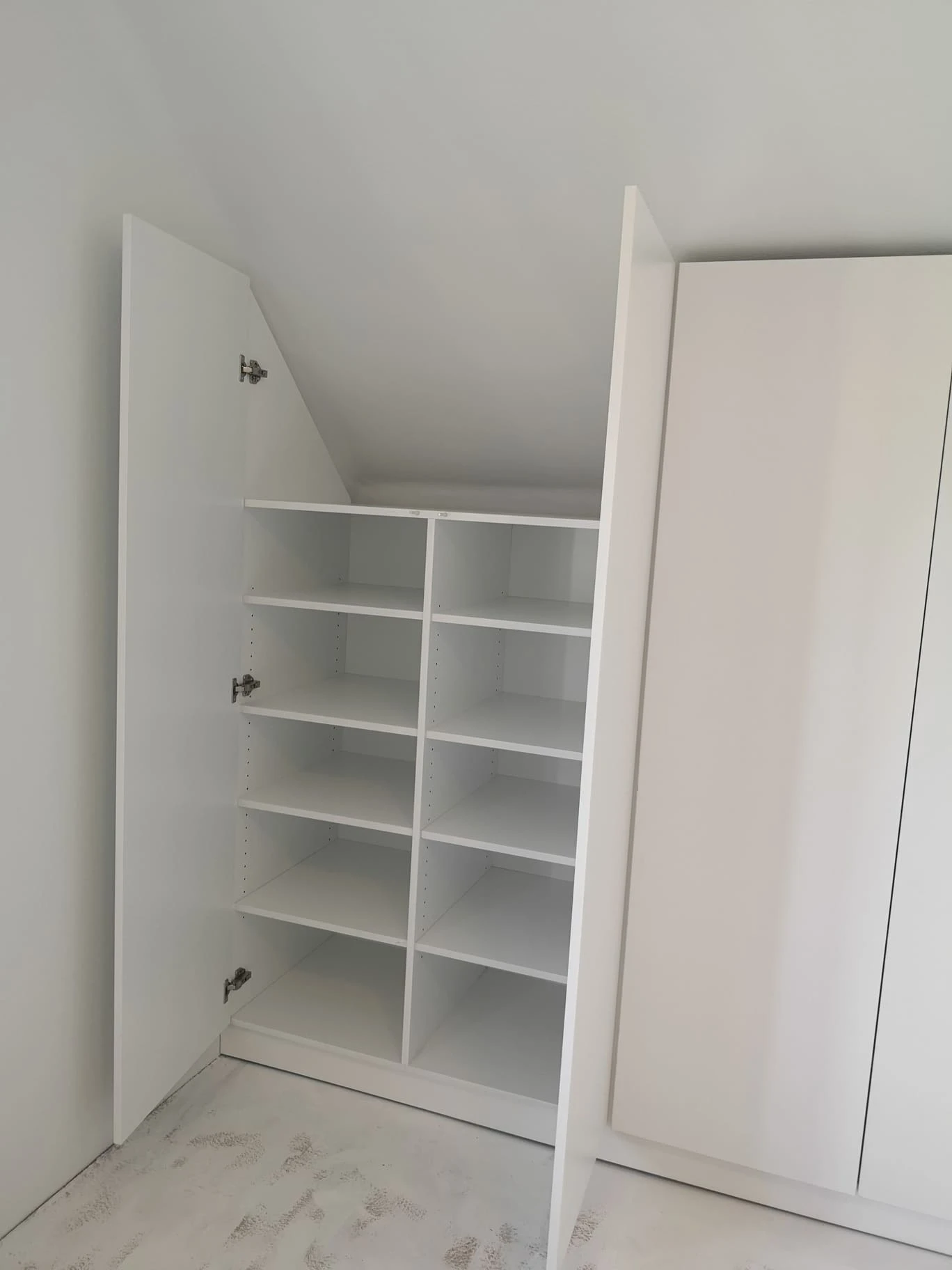 Bela premium mansardna omara
